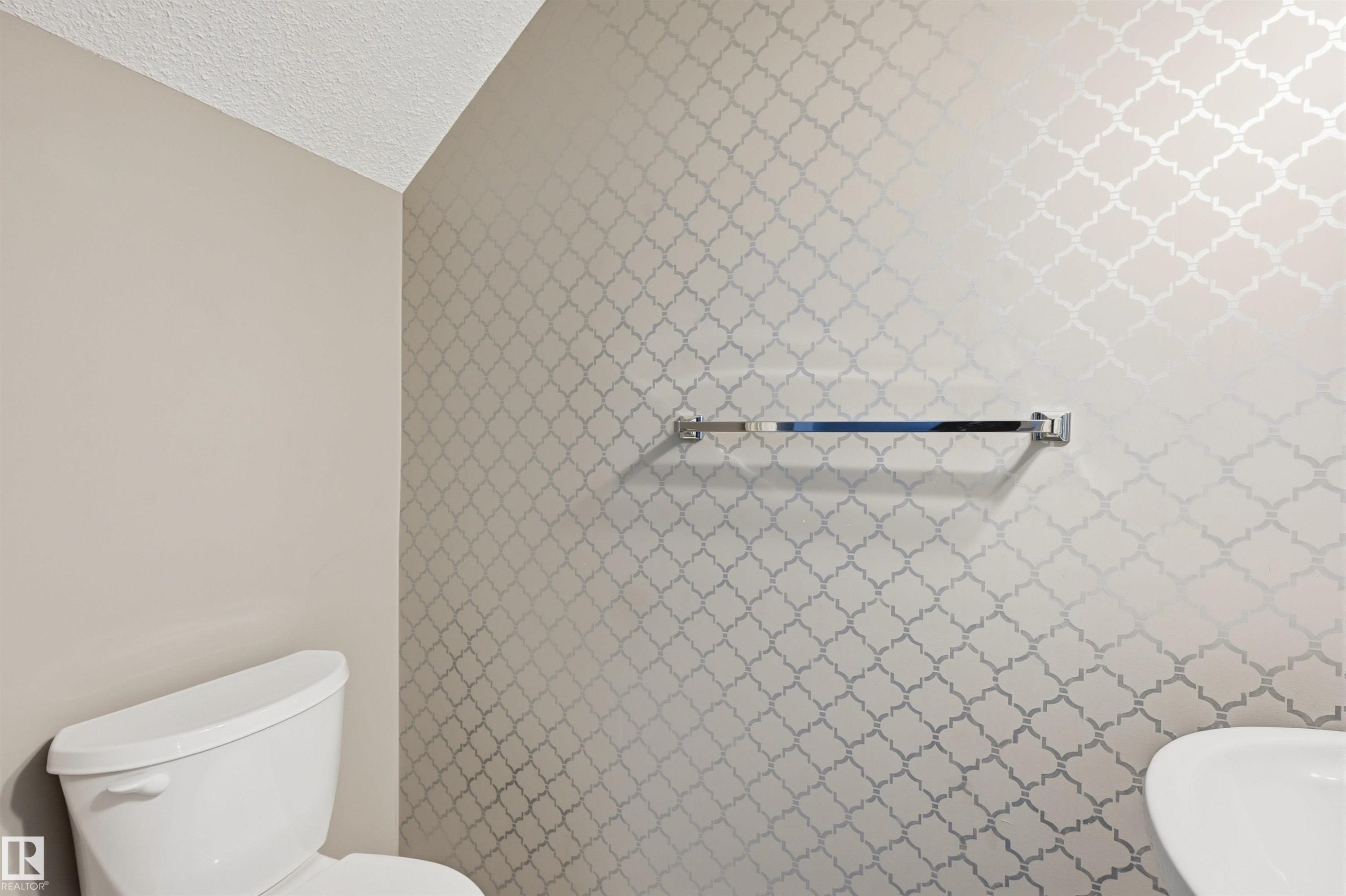 4033 Orchards Drive, Edmonton, AB - Indoor Photo Showing Bathroom