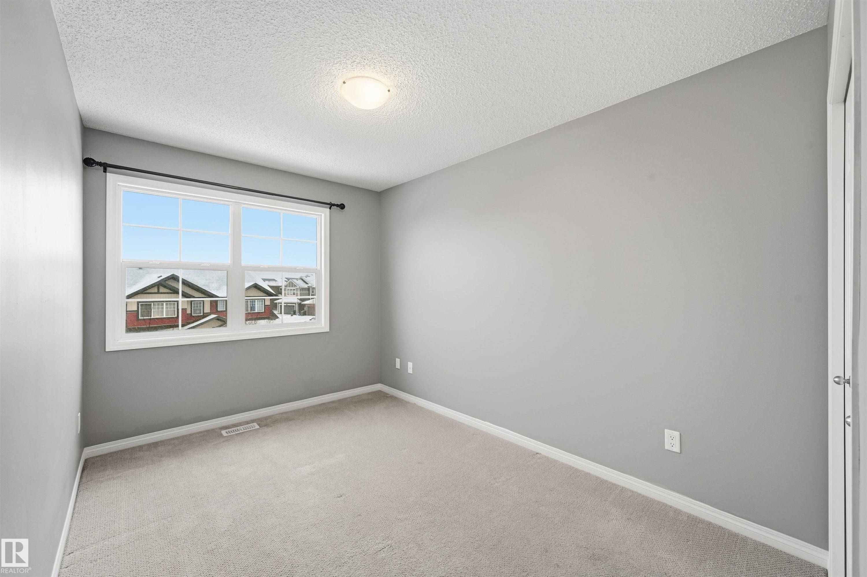 4033 Orchards Drive, Edmonton, AB - Indoor Photo Showing Other Room