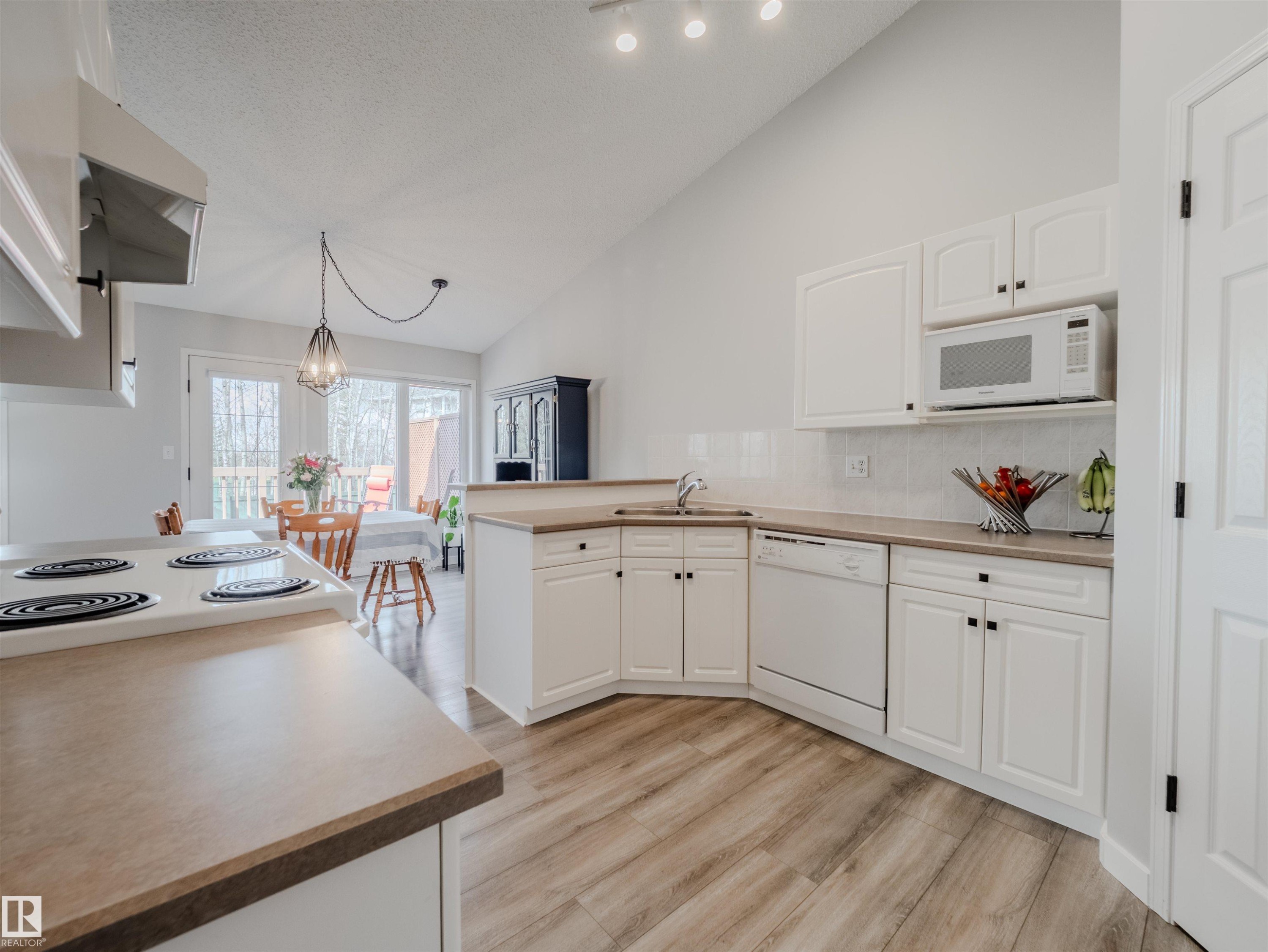 18 64 Blackburn, Edmonton, AB - Indoor Photo Showing Kitchen With Double Sink