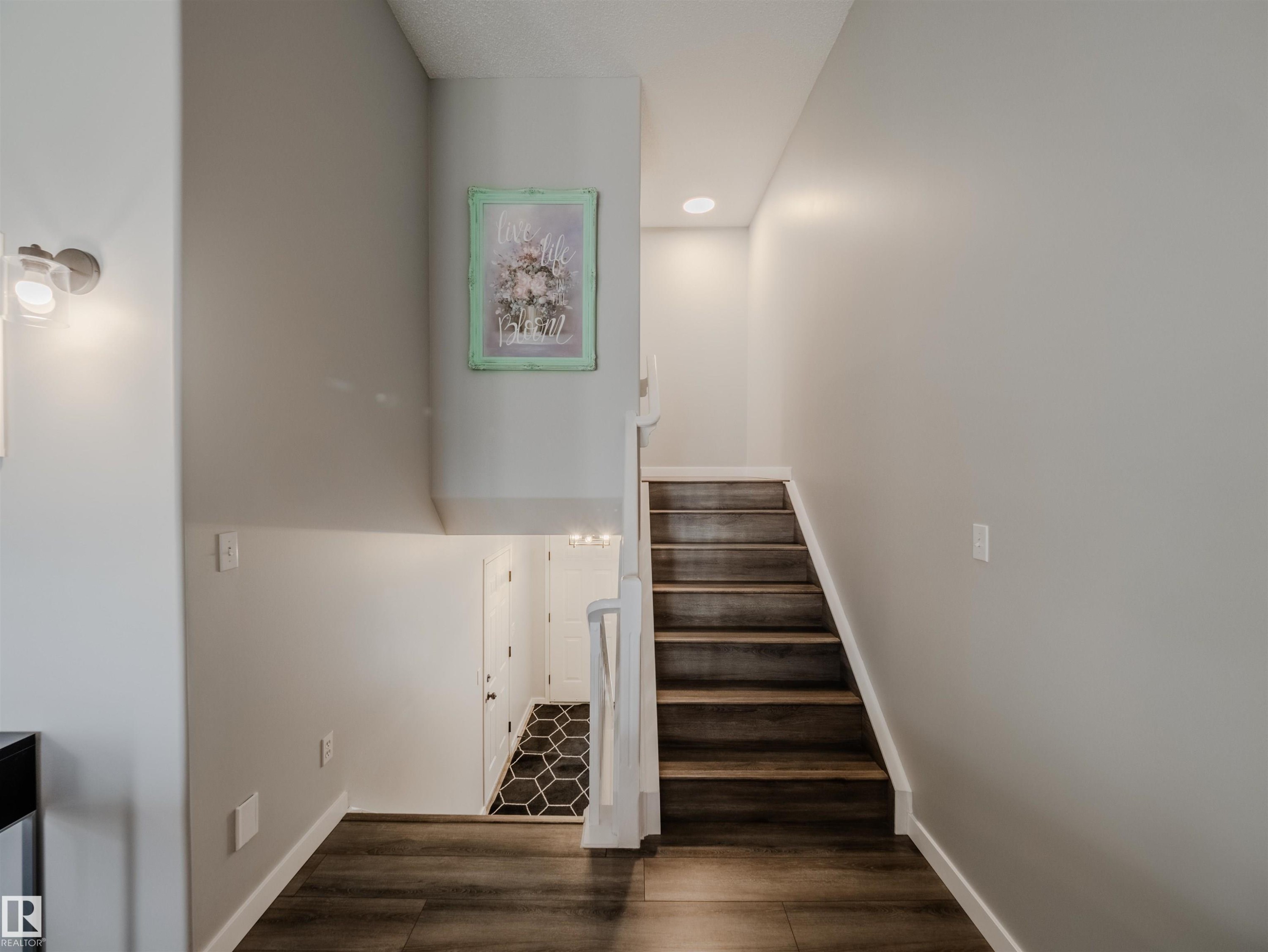 18 64 Blackburn, Edmonton, AB - Indoor Photo Showing Other Room