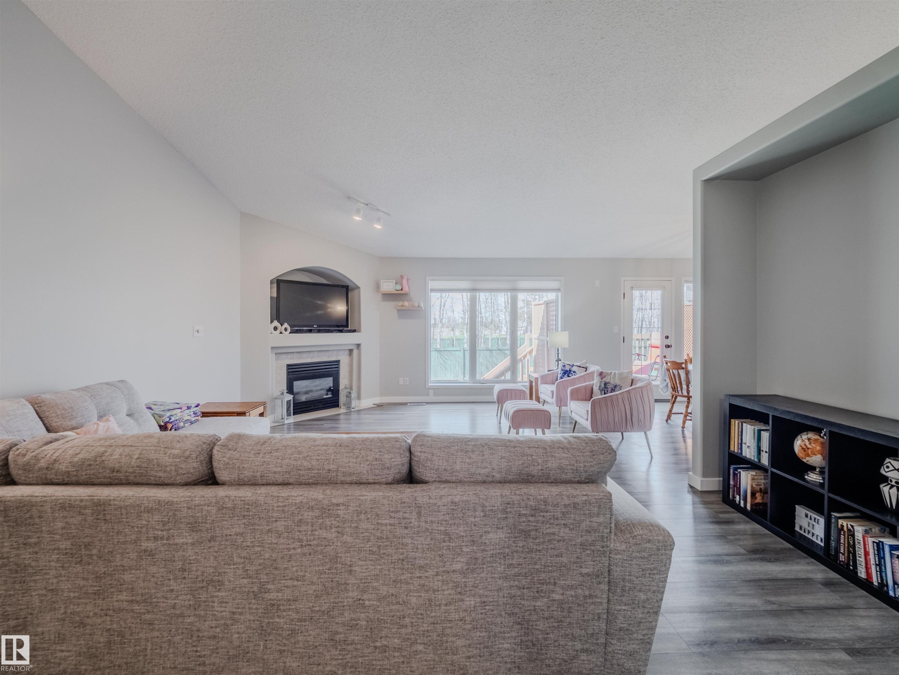 18 64 Blackburn, Edmonton, AB - Indoor Photo Showing Living Room With Fireplace