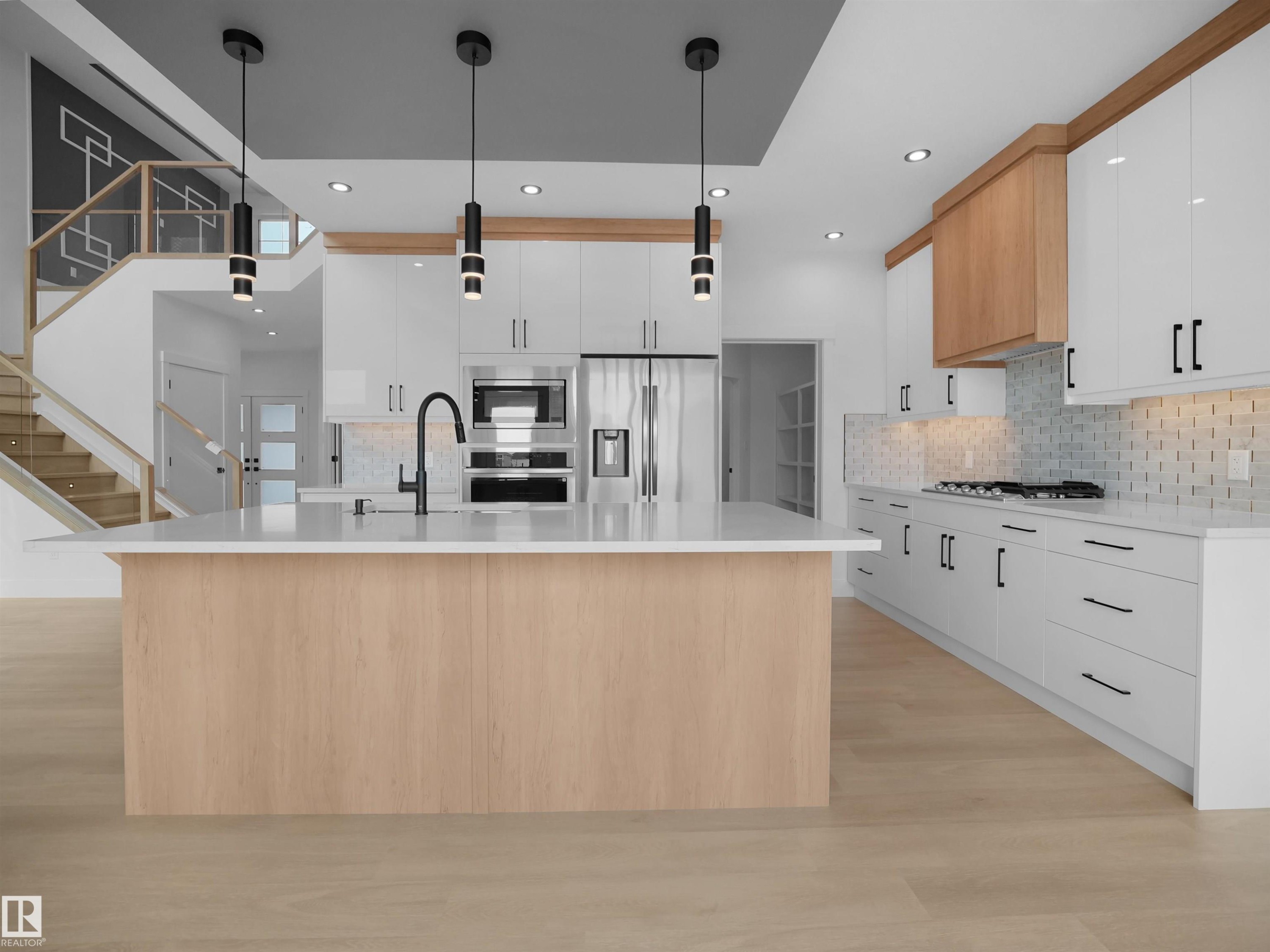 165 Edgewater Circle, Leduc, AB - Indoor Photo Showing Kitchen With Upgraded Kitchen