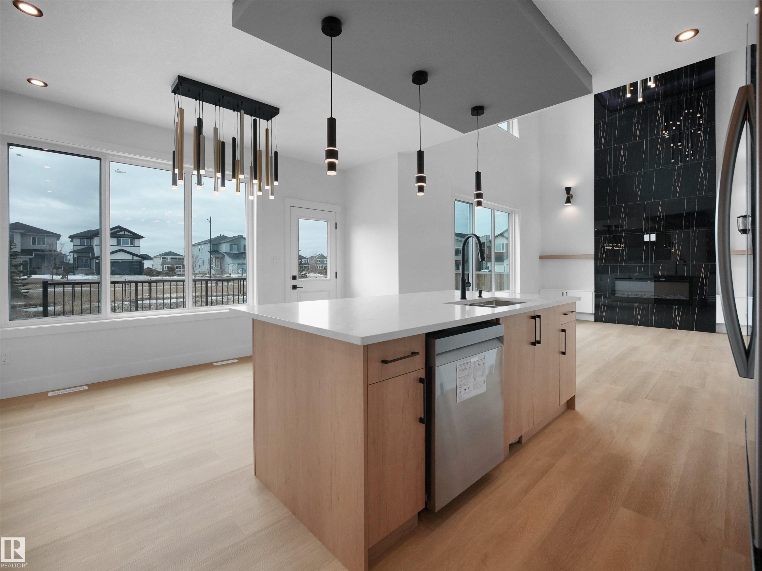 165 Edgewater Circle, Leduc, AB - Indoor Photo Showing Kitchen With Upgraded Kitchen