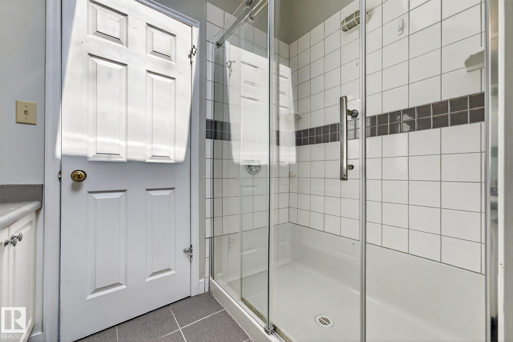 10519 140 Street, Edmonton, AB - Indoor Photo Showing Bathroom