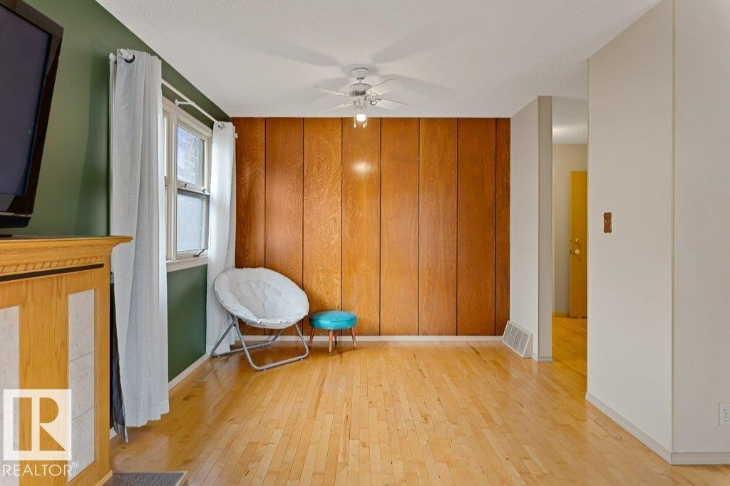 5006 55 Avenue, Stony Plain, AB - Indoor Photo Showing Other Room