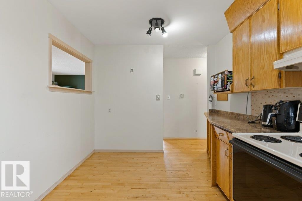 5006 55 Avenue, Stony Plain, AB - Indoor Photo Showing Kitchen