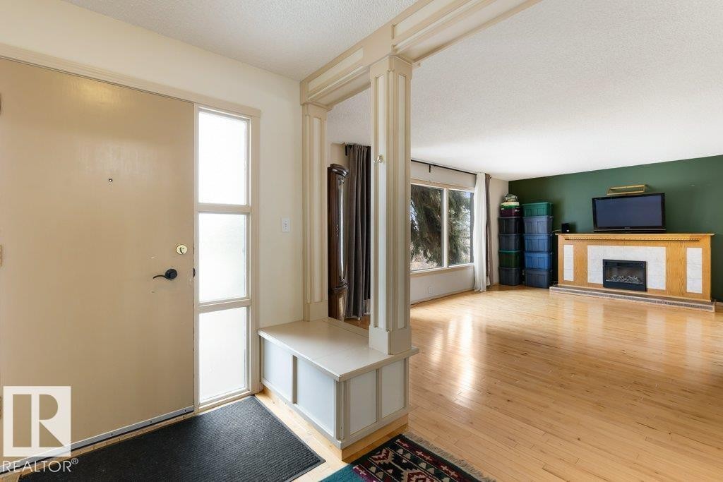 5006 55 Avenue, Stony Plain, AB - Indoor With Fireplace