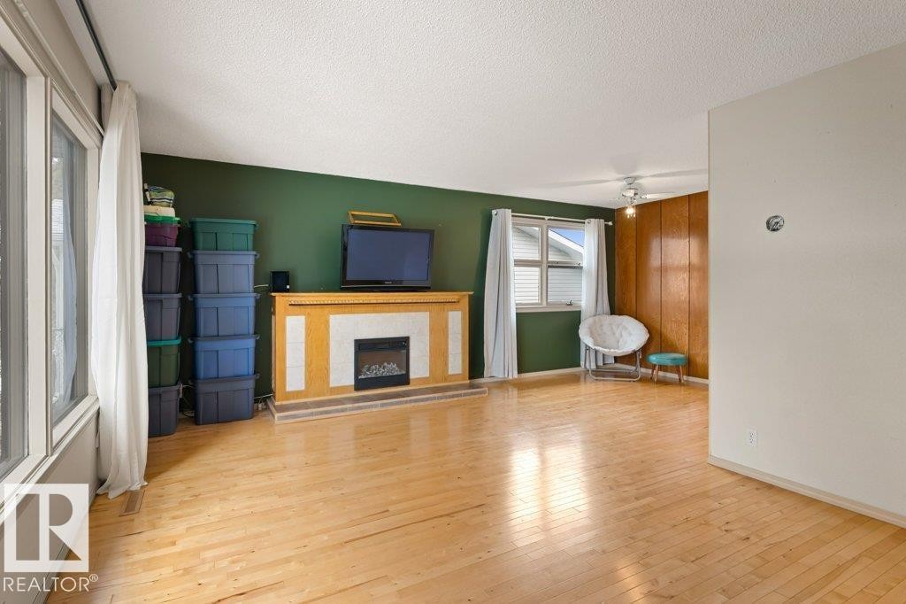 5006 55 Avenue, Stony Plain, AB - Indoor Photo Showing Living Room With Fireplace