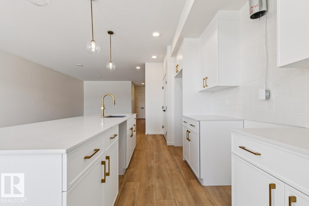 432 30 Street, Edmonton, AB - Indoor Photo Showing Kitchen
