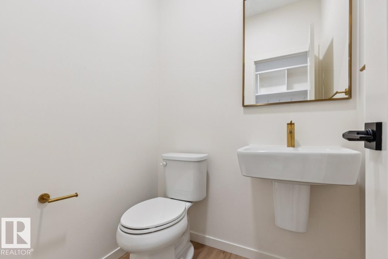 432 30 Street, Edmonton, AB - Indoor Photo Showing Bathroom