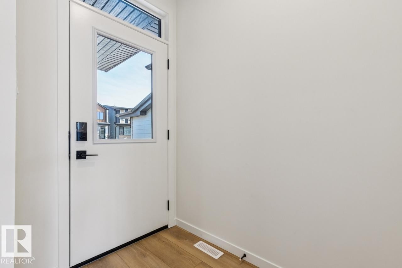 432 30 Street, Edmonton, AB - Indoor Photo Showing Other Room