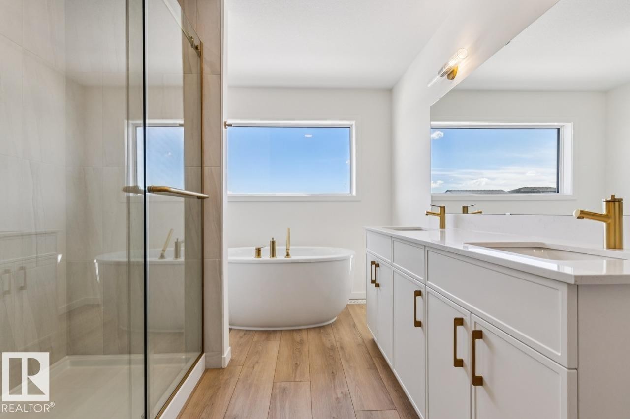 432 30 Street, Edmonton, AB - Indoor Photo Showing Bathroom