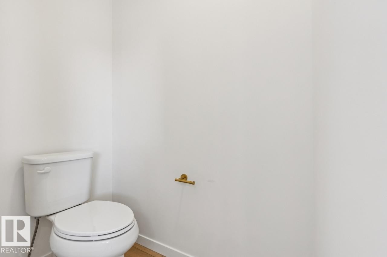 432 30 Street, Edmonton, AB - Indoor Photo Showing Bathroom