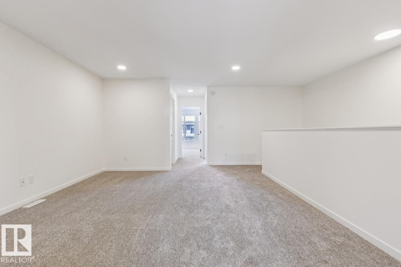 432 30 Street, Edmonton, AB - Indoor Photo Showing Other Room
