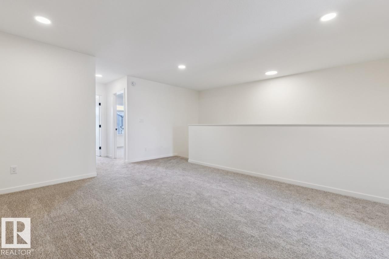 432 30 Street, Edmonton, AB - Indoor Photo Showing Other Room