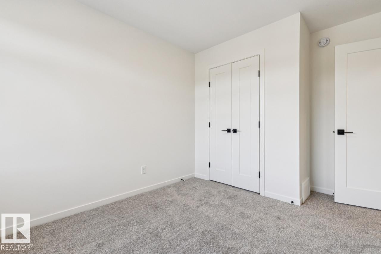 432 30 Street, Edmonton, AB - Indoor Photo Showing Other Room