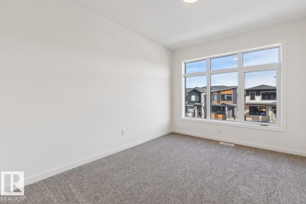 432 30 Street, Edmonton, AB - Indoor Photo Showing Other Room