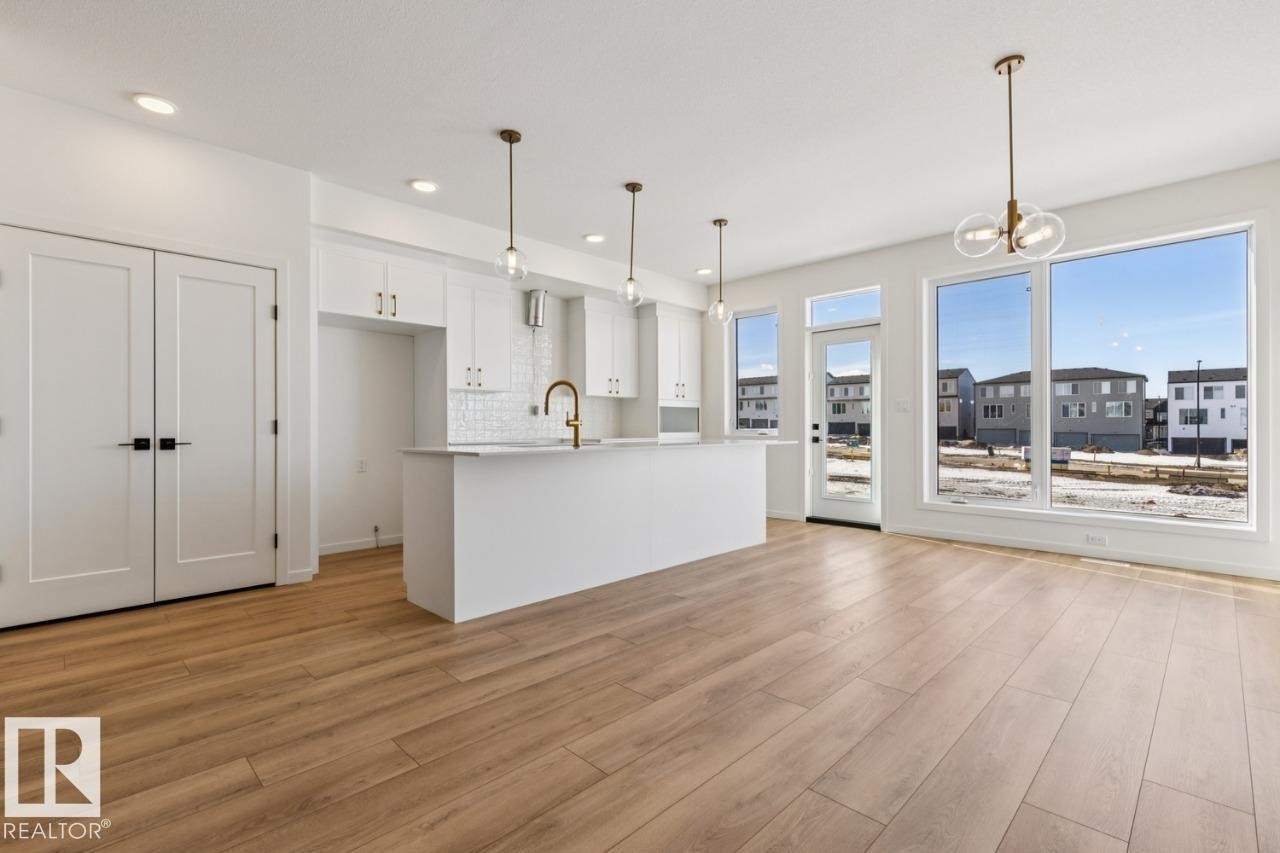 432 30 Street, Edmonton, AB - Indoor Photo Showing Kitchen