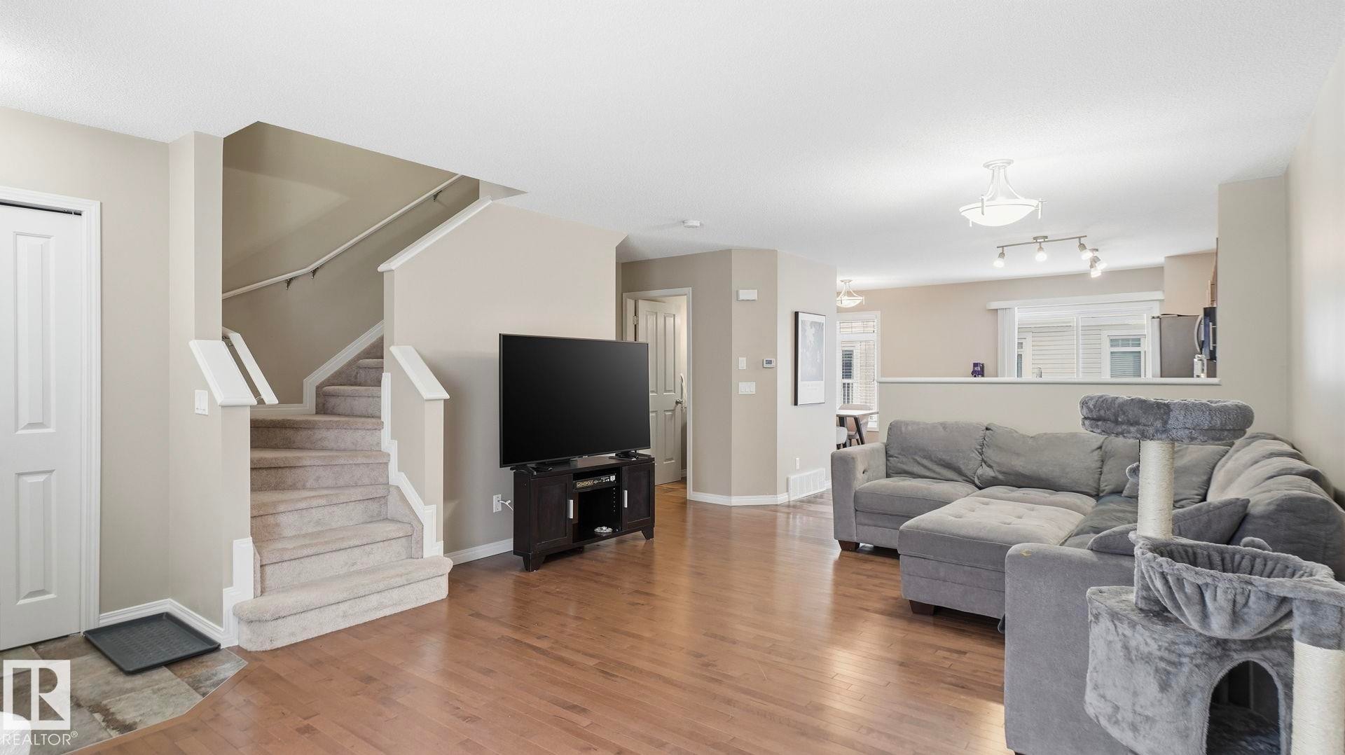 169 1804 70 St, Edmonton, AB - Indoor Photo Showing Living Room