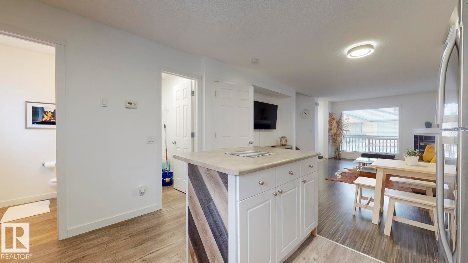 52 10909 106 Street, Edmonton, AB - Indoor