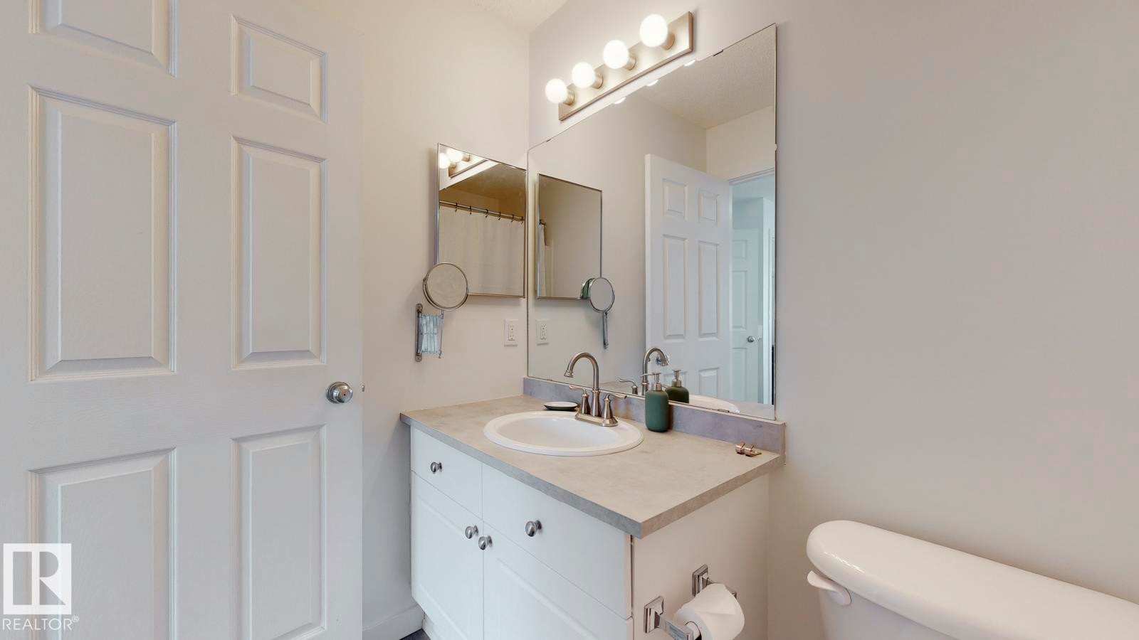 52 10909 106 Street, Edmonton, AB - Indoor Photo Showing Bathroom