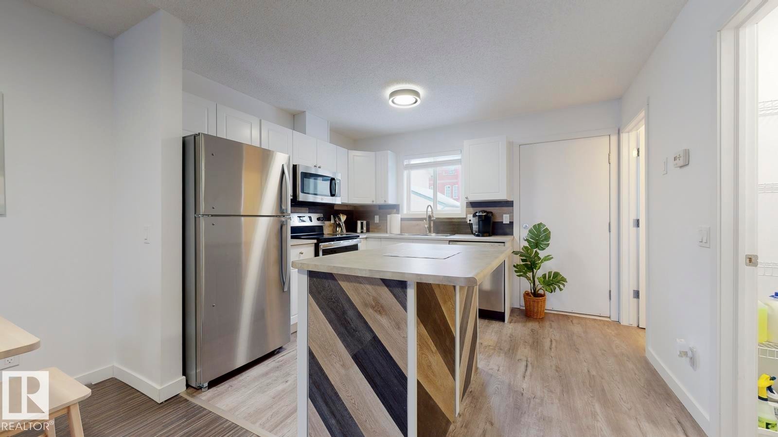 52 10909 106 Street, Edmonton, AB - Indoor Photo Showing Kitchen With Stainless Steel Kitchen