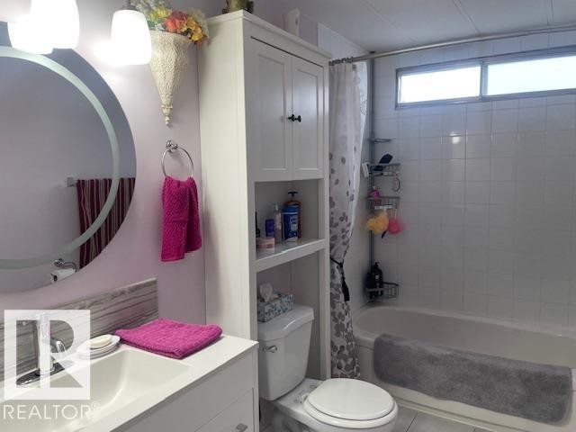 46 Round Road, Edmonton, AB - Indoor Photo Showing Bathroom