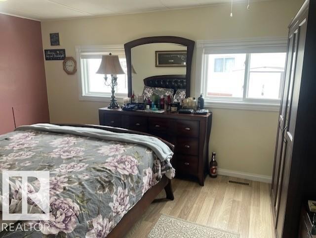 46 Round Road, Edmonton, AB - Indoor Photo Showing Bedroom