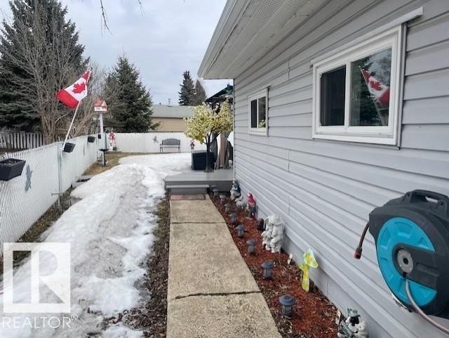 46 Round Road, Edmonton, AB - Outdoor With Exterior