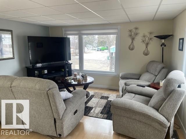 46 Round Road, Edmonton, AB - Indoor Photo Showing Living Room