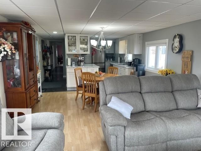 46 Round Road, Edmonton, AB - Indoor Photo Showing Living Room