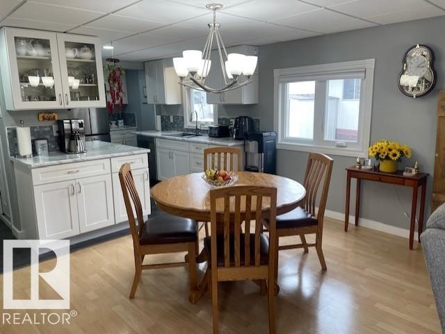 46 Round Road, Edmonton, AB - Indoor Photo Showing Dining Room