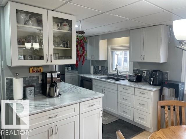 46 Round Road, Edmonton, AB - Indoor Photo Showing Kitchen With Double Sink