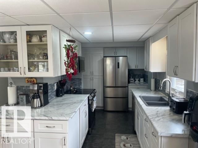 46 Round Road, Edmonton, AB - Indoor Photo Showing Kitchen With Double Sink