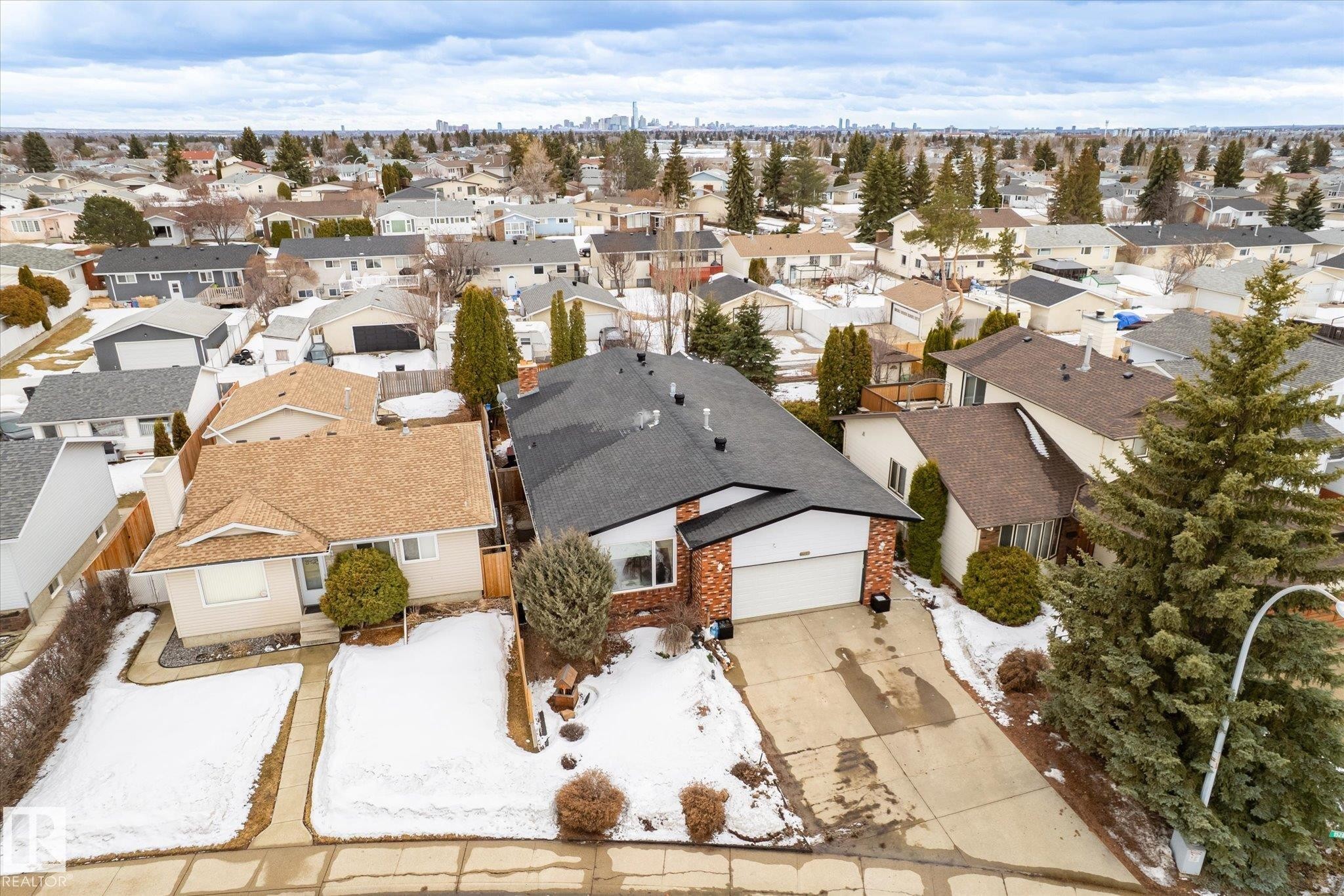 8427 152B Avenue, Edmonton, AB - Outdoor With View