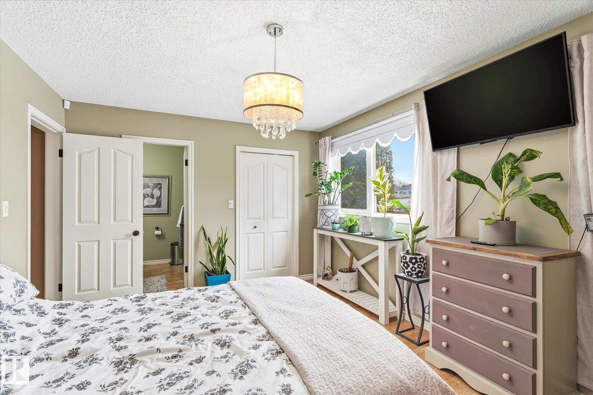 8427 152B Avenue, Edmonton, AB - Indoor Photo Showing Bedroom