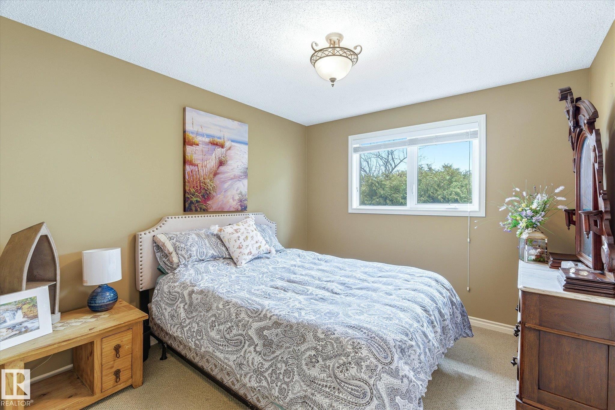 8427 152B Avenue, Edmonton, AB - Indoor Photo Showing Bedroom
