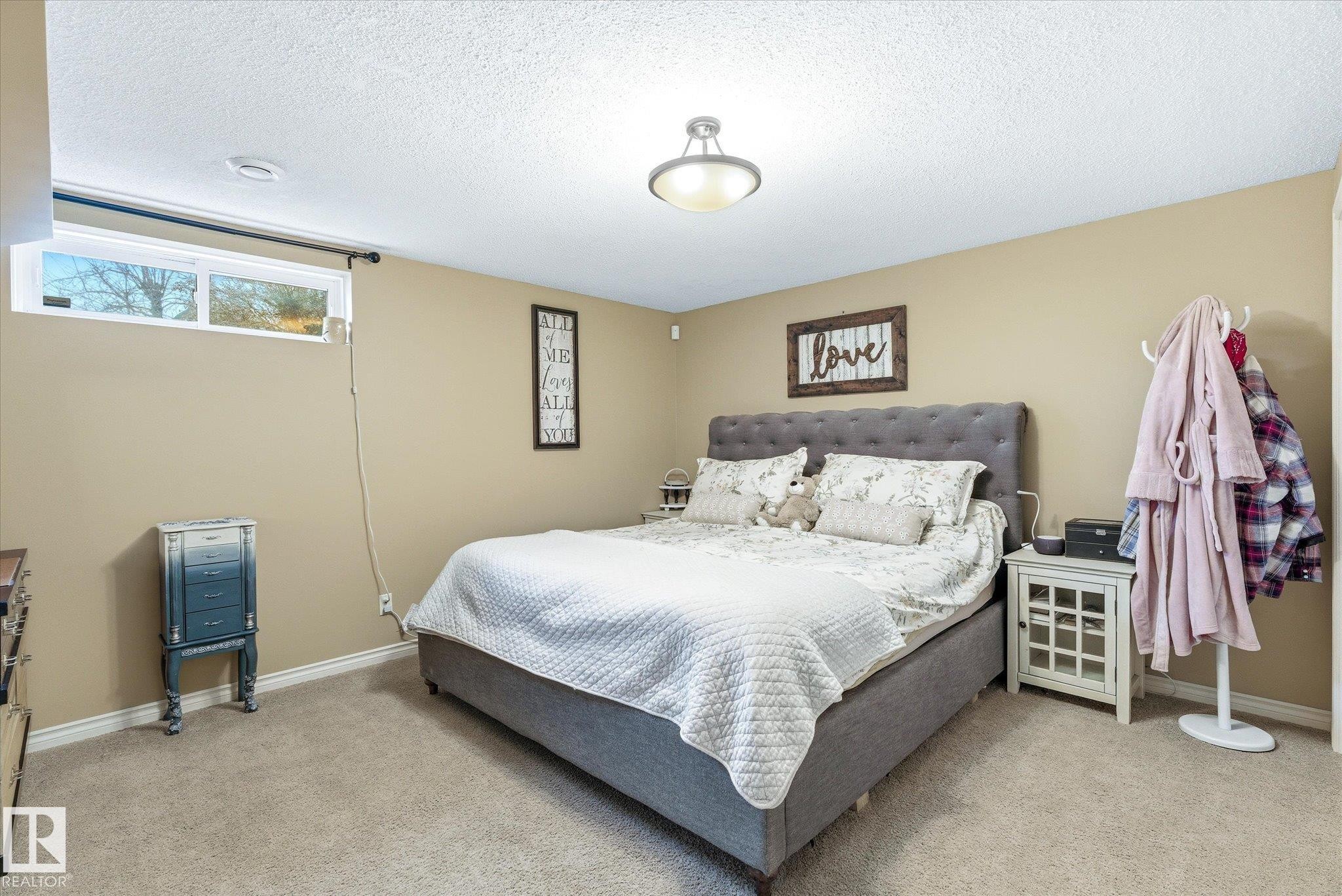 8427 152B Avenue, Edmonton, AB - Indoor Photo Showing Bedroom