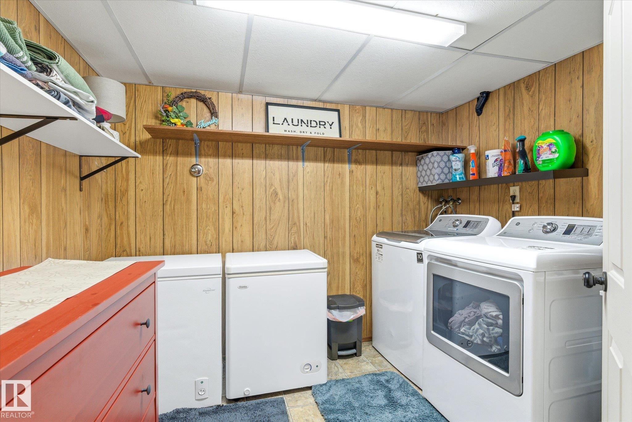 8427 152B Avenue, Edmonton, AB - Indoor Photo Showing Laundry Room