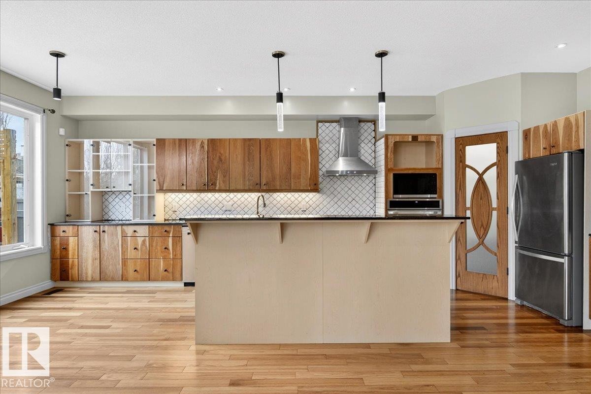 1004 Downey Way, Edmonton, AB - Indoor Photo Showing Kitchen