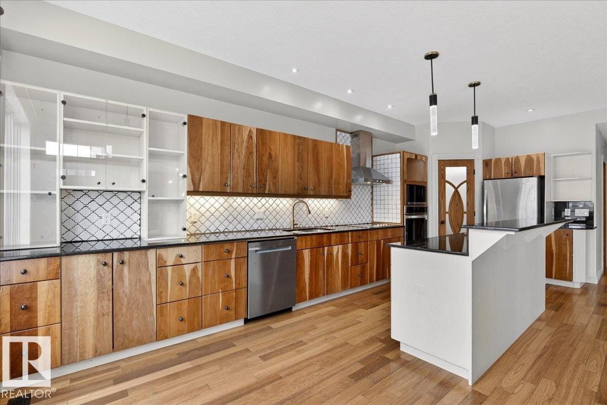 1004 Downey Way, Edmonton, AB - Indoor Photo Showing Kitchen