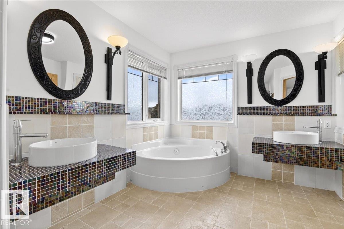 1004 Downey Way, Edmonton, AB - Indoor Photo Showing Bathroom