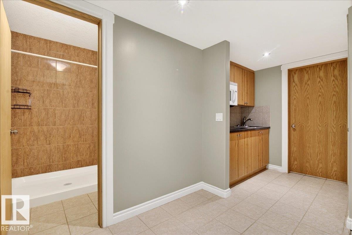 1004 Downey Way, Edmonton, AB - Indoor Photo Showing Other Room