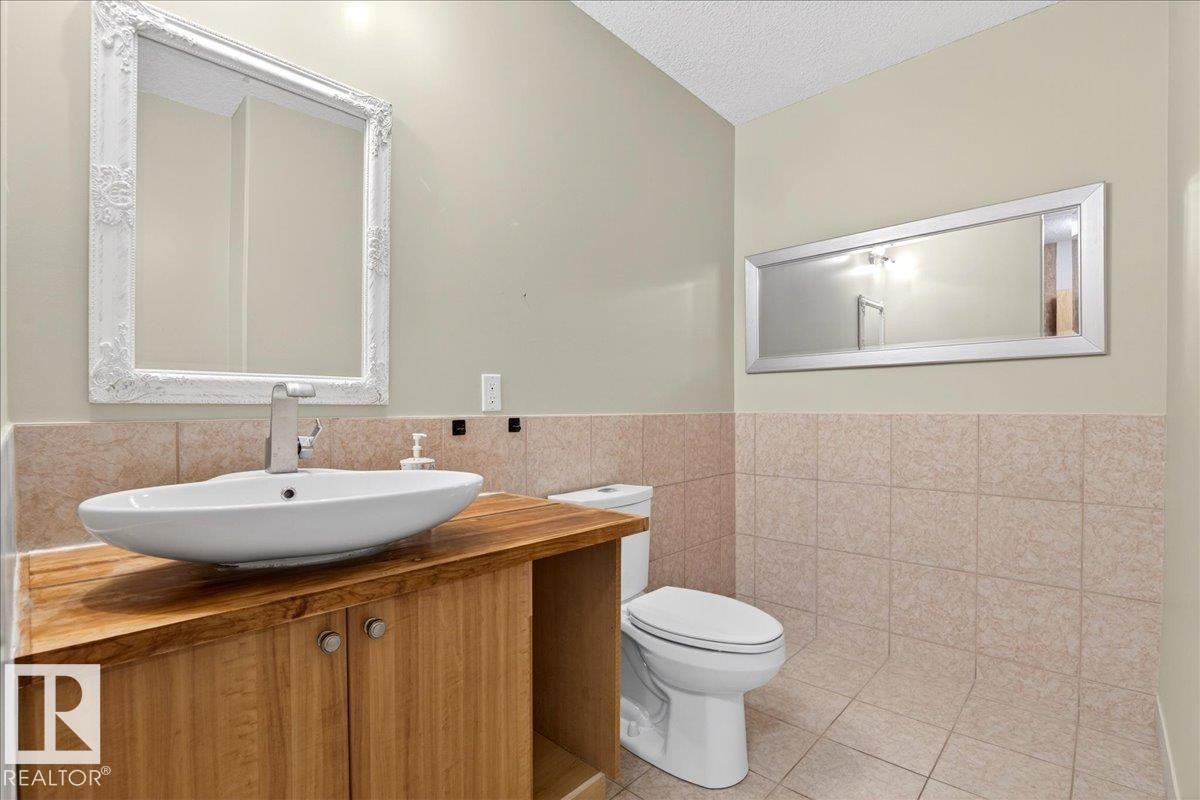 1004 Downey Way, Edmonton, AB - Indoor Photo Showing Bathroom