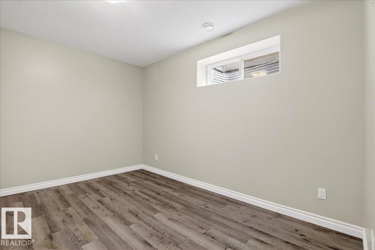 1004 Downey Way, Edmonton, AB - Indoor Photo Showing Other Room