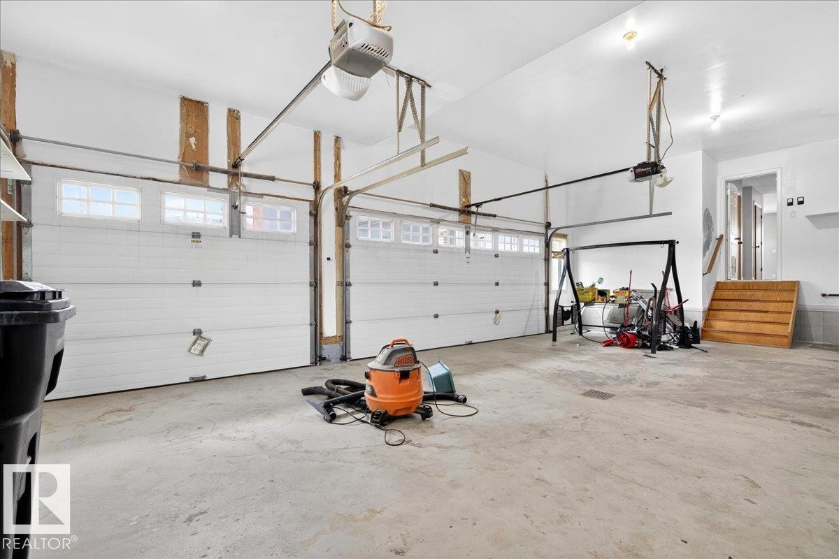 1004 Downey Way, Edmonton, AB - Indoor Photo Showing Garage