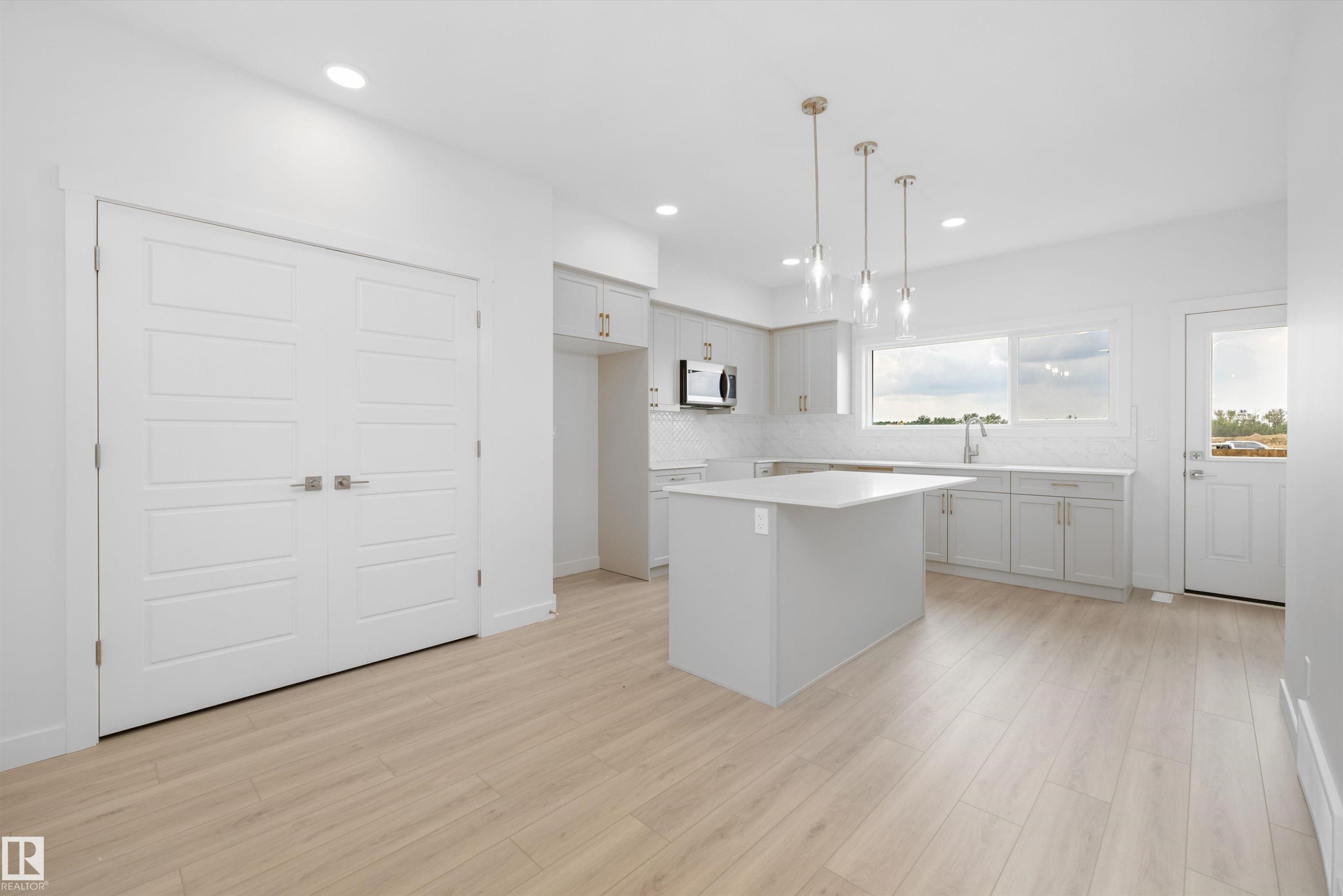 18709 18A Avenue, Edmonton, AB - Indoor Photo Showing Kitchen With Upgraded Kitchen