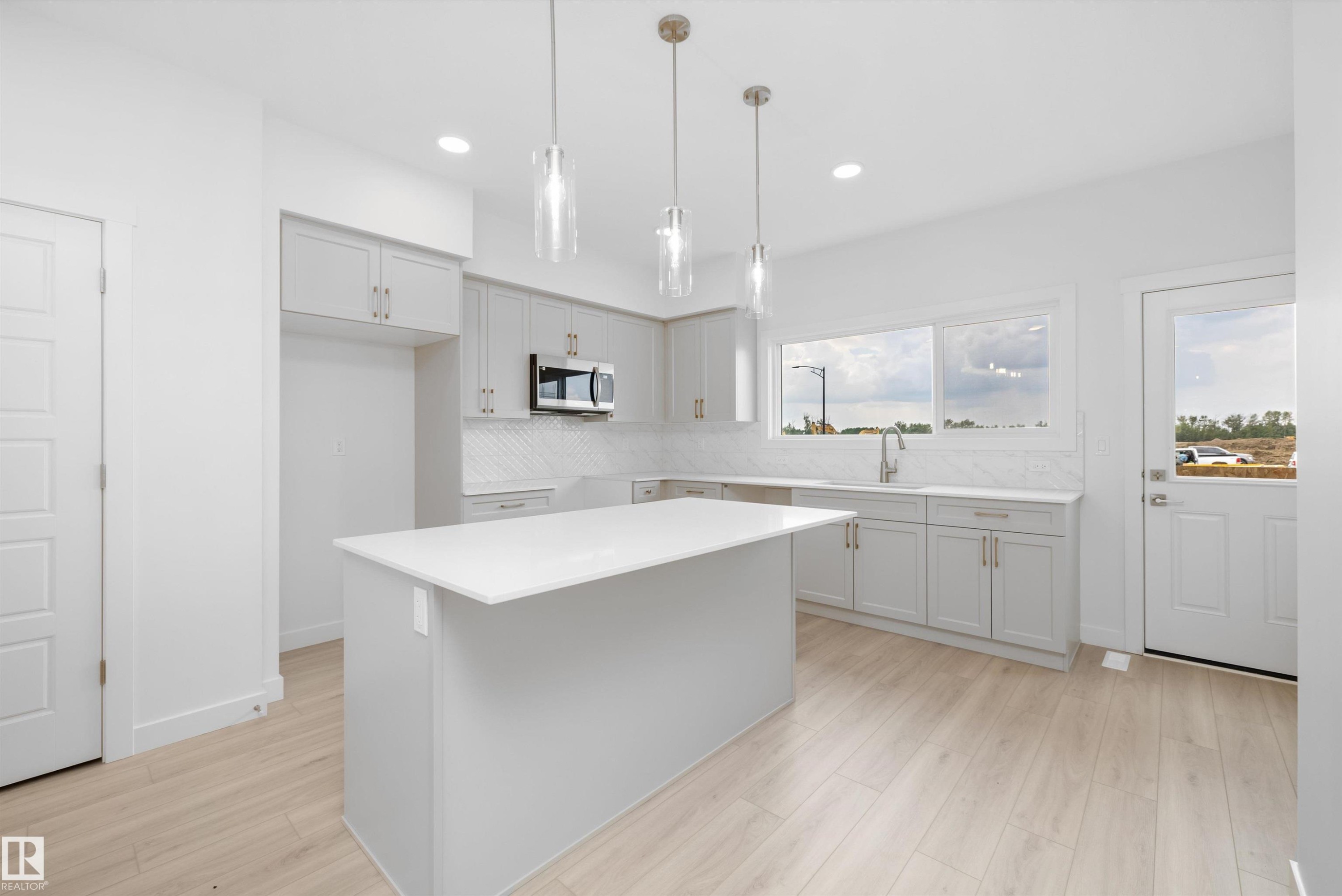 18709 18A Avenue, Edmonton, AB - Indoor Photo Showing Kitchen