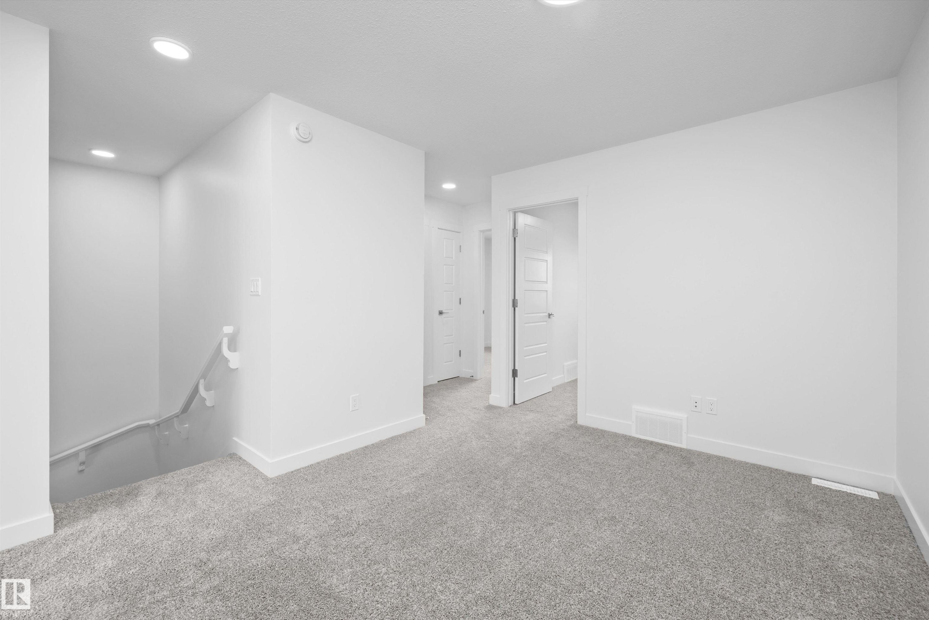 18709 18A Avenue, Edmonton, AB - Indoor Photo Showing Other Room