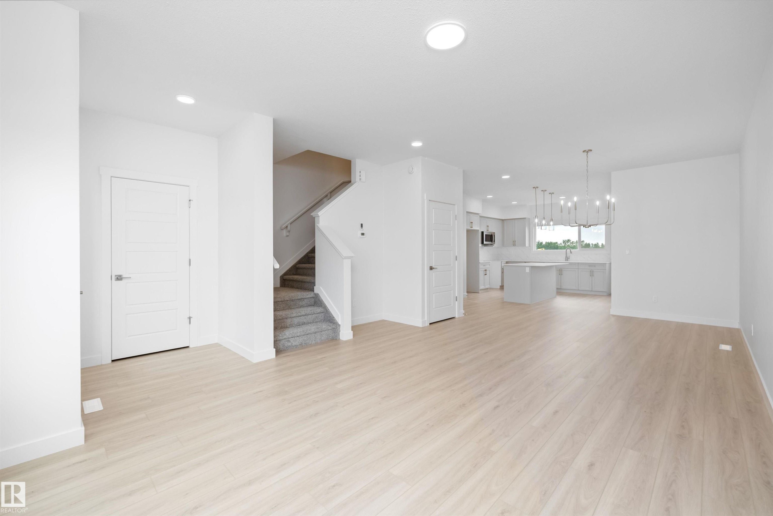 18709 18A Avenue, Edmonton, AB - Indoor Photo Showing Other Room